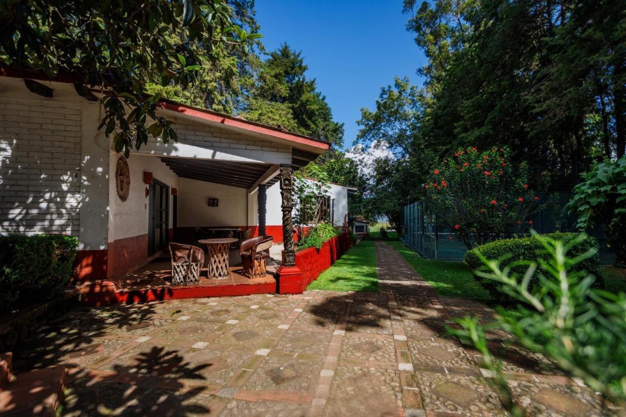 Lago Sol Hotel & Suites Tzintzuntzan Екстер'єр фото