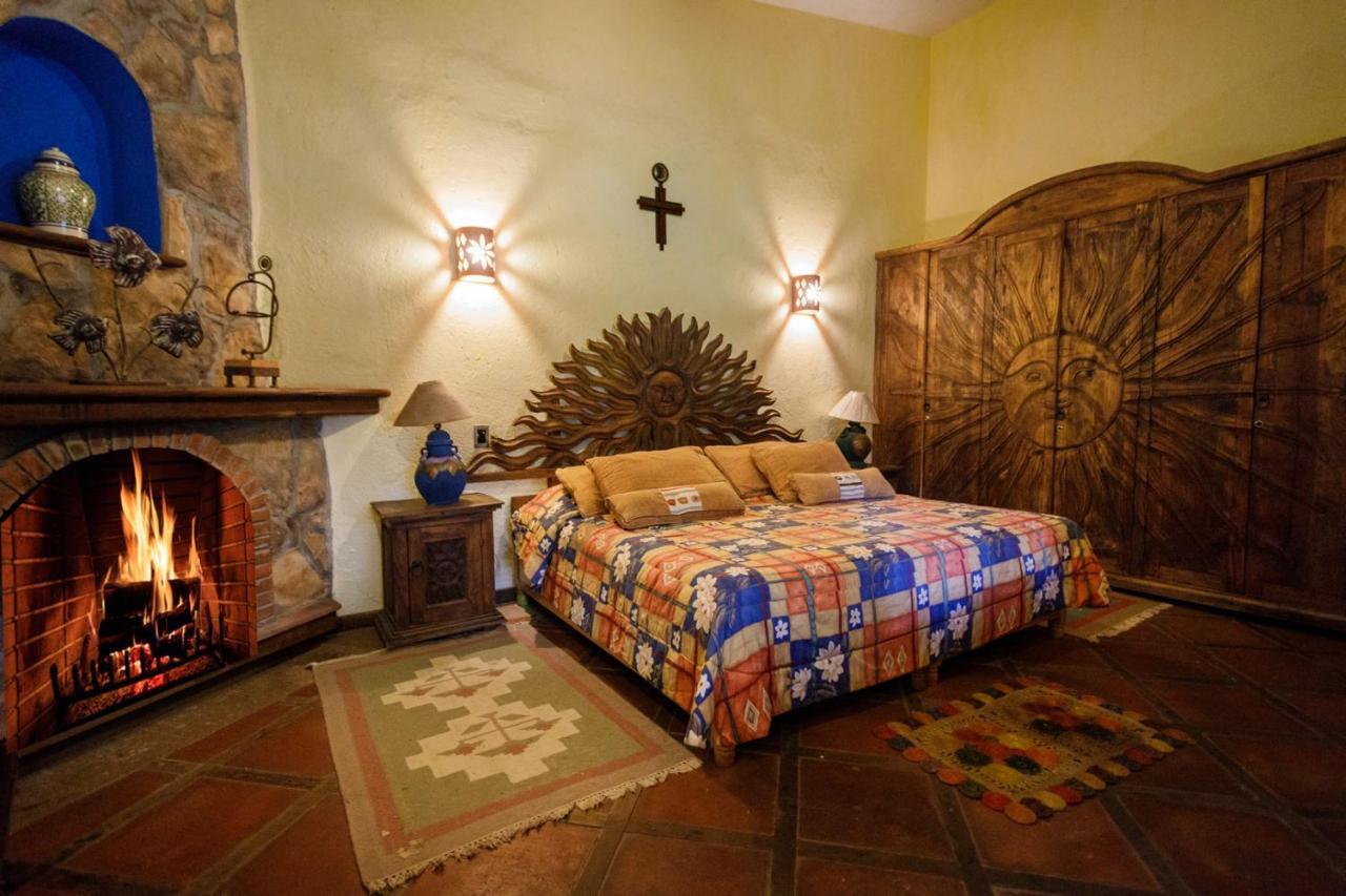 Lago Sol Hotel & Suites Tzintzuntzan Екстер'єр фото